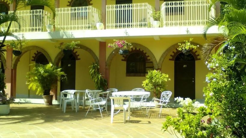 Imagen de los exteriores del Hotel El Parador. Foto 4