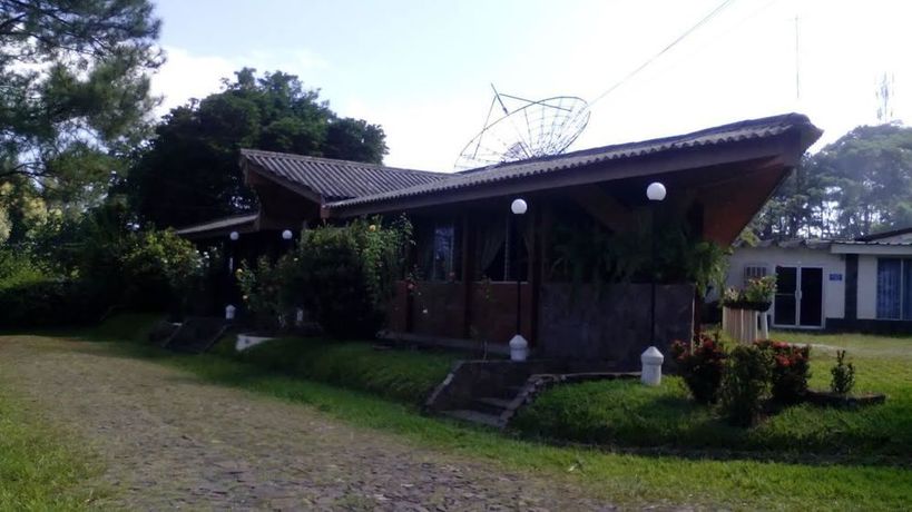 Imagen de los exteriores del Hotel El Parador. Foto 5