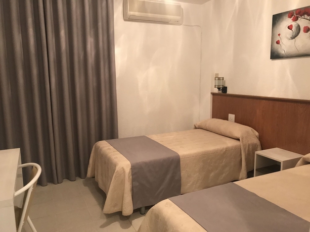 Imagen de la habitación del Hotel El Paraiso, &Aacute;guilas. Foto 11