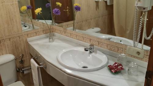 Imagen de la habitación del Hotel El Paraiso, Caleta De Vélez. Foto 3