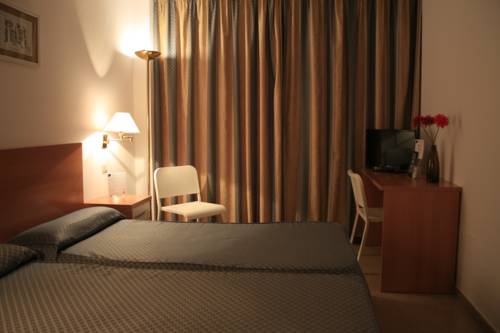 Imagen de la habitación del Hotel El Paraiso, Caleta De Vélez. Foto 7