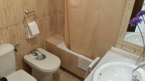 Imagen de la habitación del Hotel El Paraiso, Caleta De Vélez. Foto 9