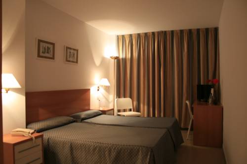 Imagen de la habitación del Hotel El Paraiso, Caleta De Vélez. Foto 10