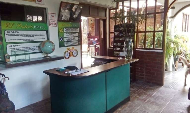 Imagen de los interiores del Hotel El Pedron. Foto 20
