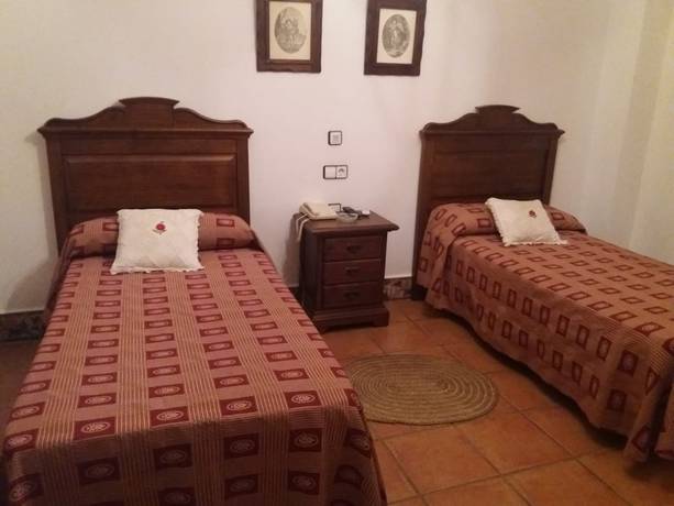 Imagen de la habitación del Hotel El Perro de Paterna. Foto 9