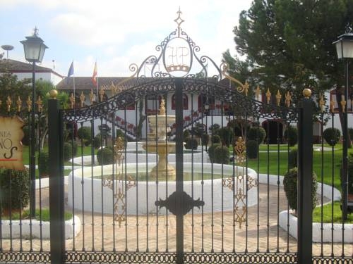 Imagen general del Hotel El Pilar, La Carlota. Foto 10