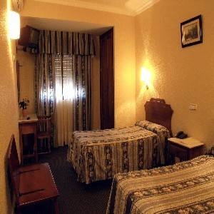 Imagen general del Hotel El Pilar, La Carlota. Foto 13