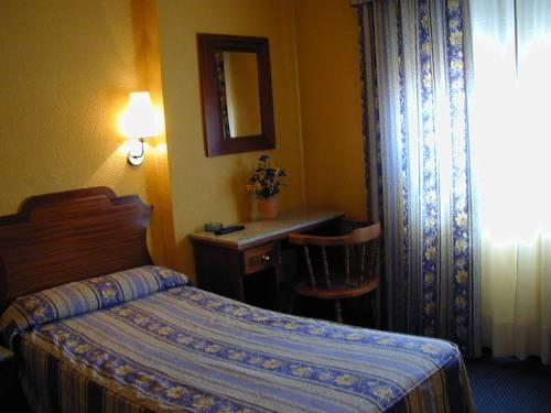 Imagen general del Hotel El Pilar, La Carlota. Foto 15