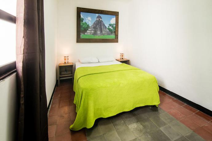 Imagen de la habitación del Hotel El Poeta BnB. Foto 10