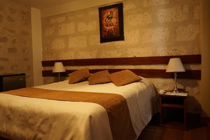 Imagen de la habitación del Hotel El Portal De San L&aacute;zaro. Foto 4