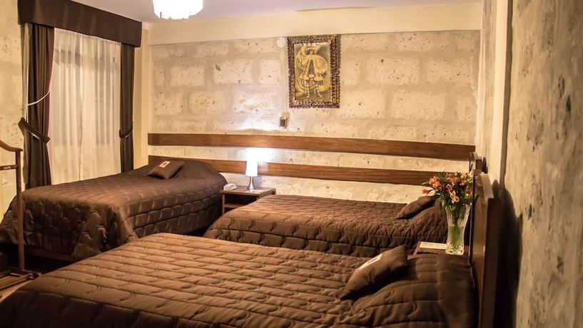 Imagen de la habitación del Hotel El Portal De San L&aacute;zaro. Foto 9