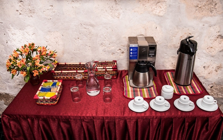 Imagen del bar/restaurante del Hotel El Portal De San L&aacute;zaro. Foto 2