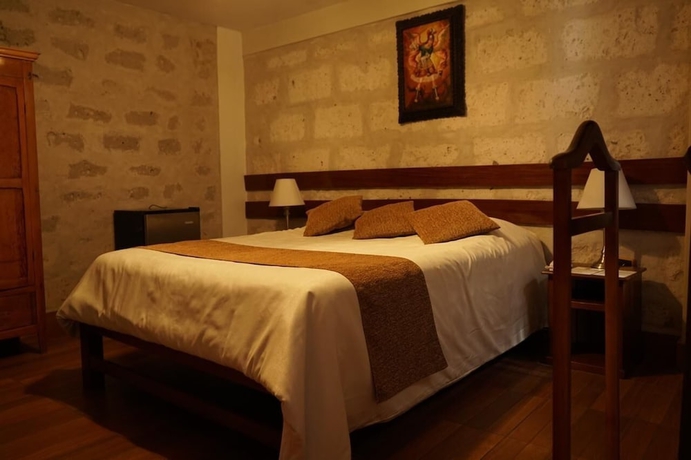 Imagen de la habitación del Hotel El Portal De San L&aacute;zaro. Foto 15