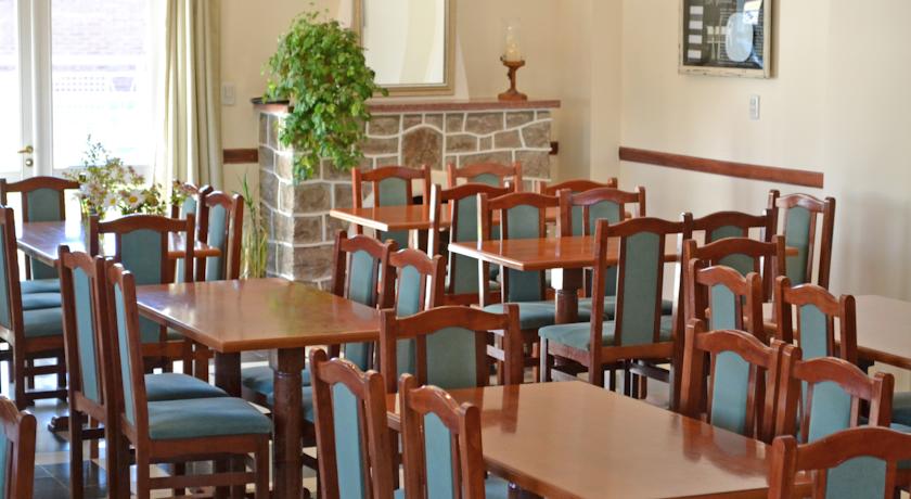 Imagen del bar/restaurante del Hotel El Portal de la Villa Hotel. Foto 2