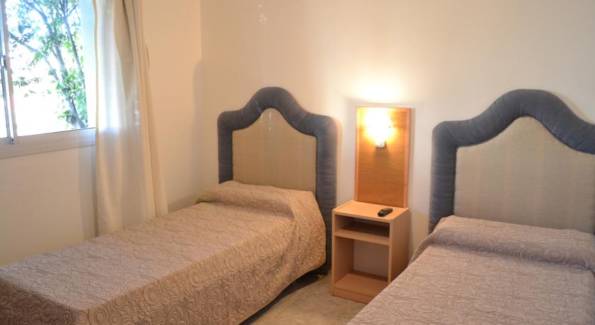 Imagen de la habitación del Hotel El Portal de la Villa Hotel. Foto 3