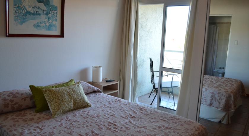 Imagen de la habitación del Hotel El Portal de la Villa Hotel. Foto 4