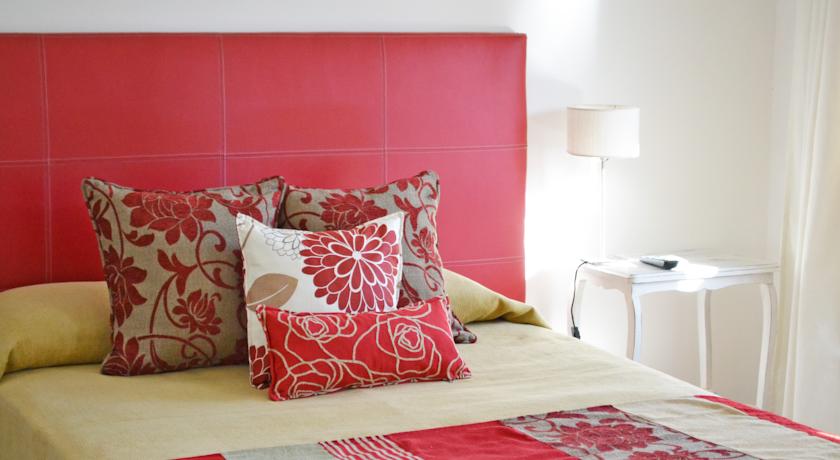 Imagen de la habitación del Hotel El Portal de la Villa Hotel. Foto 5