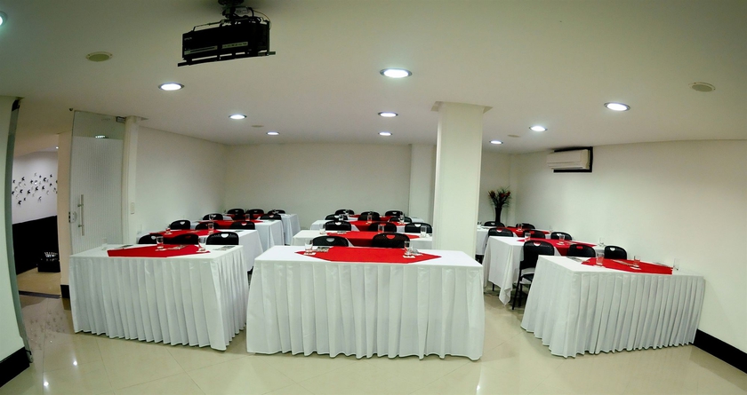 Imagen de los interiores del Hotel El Port&oacute;n De San Joaqu&iacute;n. Foto 9