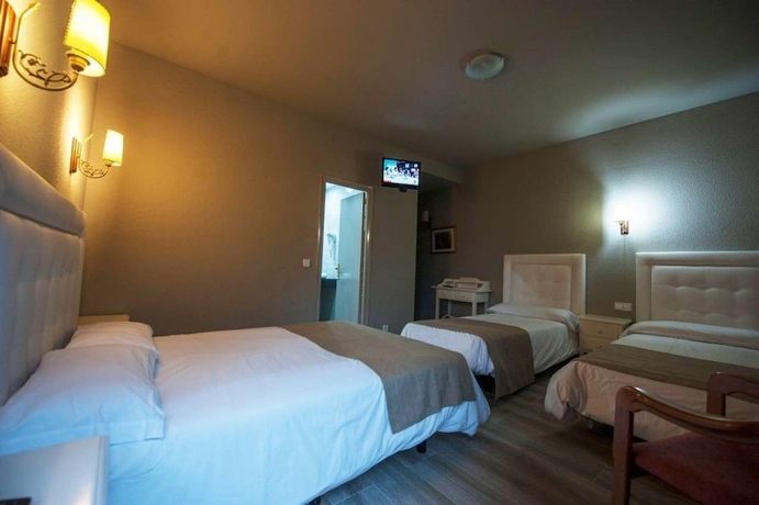 Imagen de la habitación del Hotel El Pradet. Foto 6