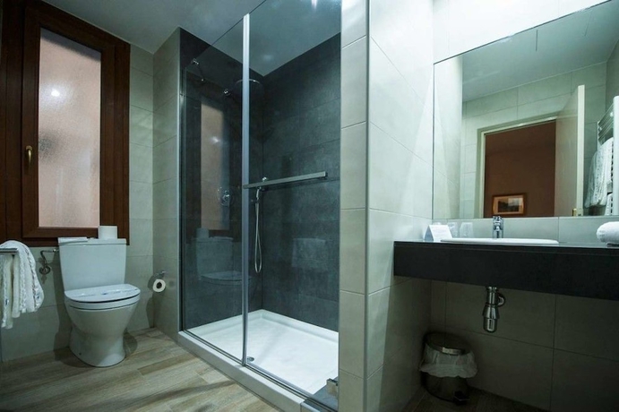 Imagen de la habitación del Hotel El Pradet. Foto 7