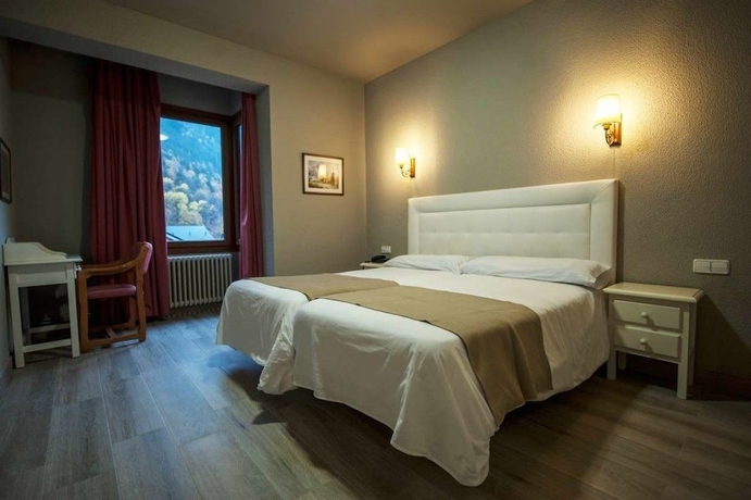 Imagen de la habitación del Hotel El Pradet. Foto 8