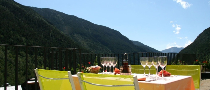 Imagen de los exteriores del Hotel El Pradet. Foto 14