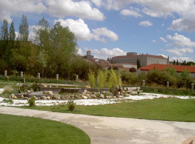 Imagen de los exteriores del Hotel El Prado De Las Merinas. Foto 8