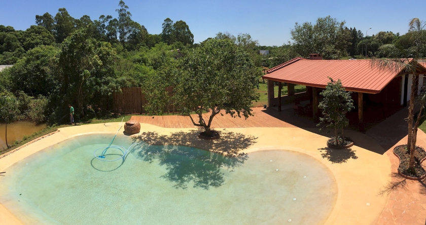 Imagen de la piscina del Hotel El Pueblito Iguazu. Foto 16