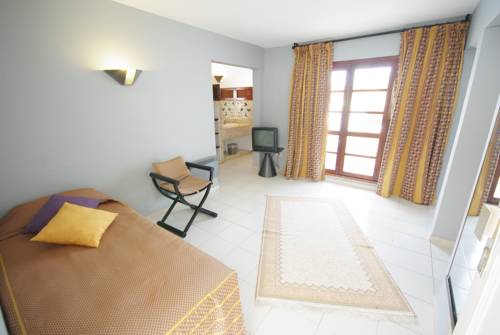 Imagen de la habitación del Hotel El Pueblo Tamlelt. Foto 7