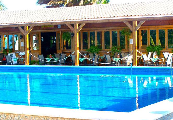 Imagen de la piscina del Hotel El Rancho, Los Montesinos. Foto 10