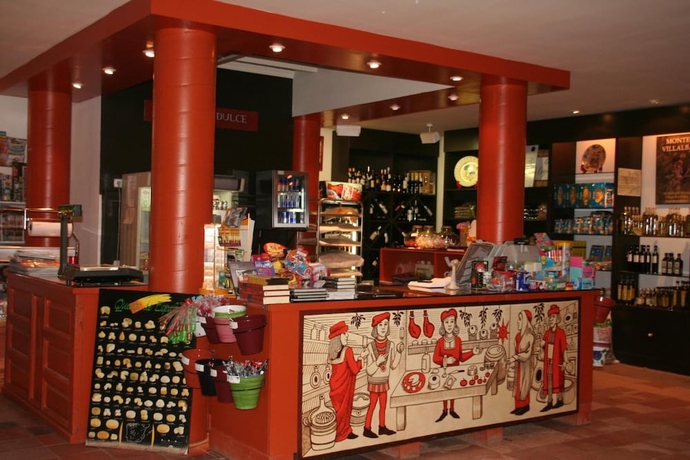 Imagen de la piscina del Hotel El Rancho, Torrecaballeros. Foto 17