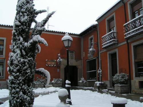 Imagen de los exteriores del Hotel El Rastro. Foto 8