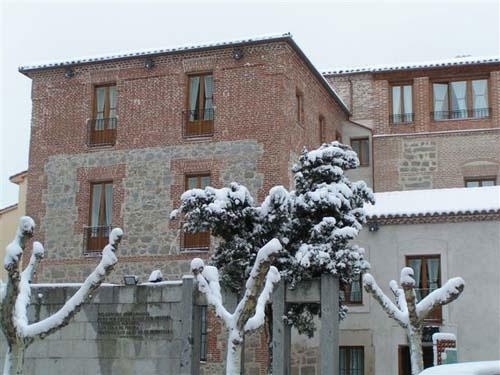 Imagen de los exteriores del Hotel El Rastro. Foto 9