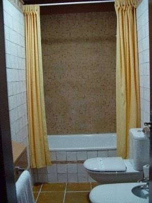 Imagen de la habitación del Hotel El Rastro. Foto 5