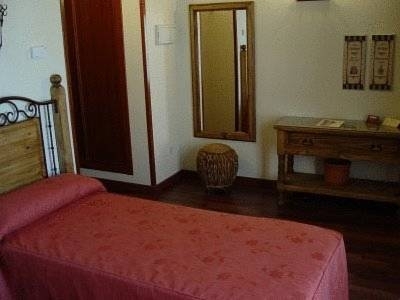 Imagen de la habitación del Hotel El Rastro. Foto 6