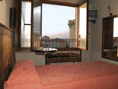 Imagen de la habitación del Hotel El Rastro. Foto 7