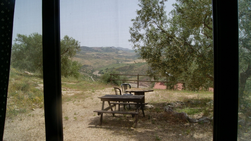 Imagen de los exteriores del Hotel El Refugio De Alamut. Foto 9