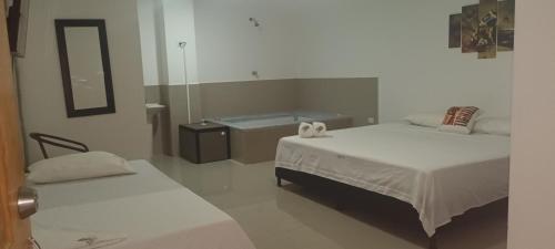 Imagen de la habitación del Hotel El Refugio Doradal. Foto 17