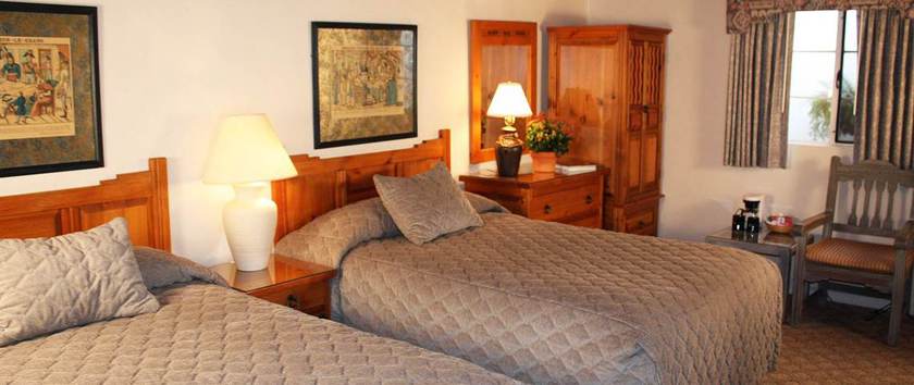 Imagen de la habitación del Hotel El Rey Court. Foto 3