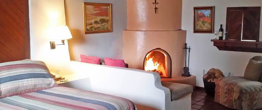 Imagen de la habitación del Hotel El Rey Court. Foto 4