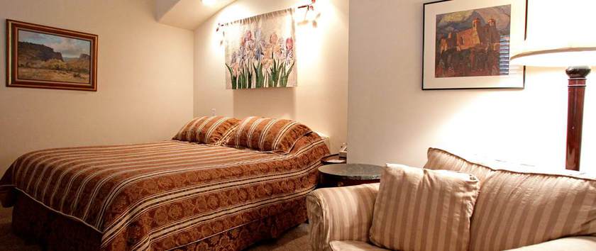 Imagen de la habitación del Hotel El Rey Court. Foto 5