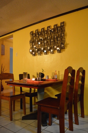 Imagen del bar/restaurante del Hotel El Rey. Foto 1