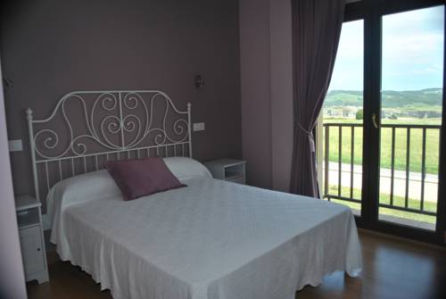 Imagen de la habitación del Hotel El Ribero De Langre. Foto 16