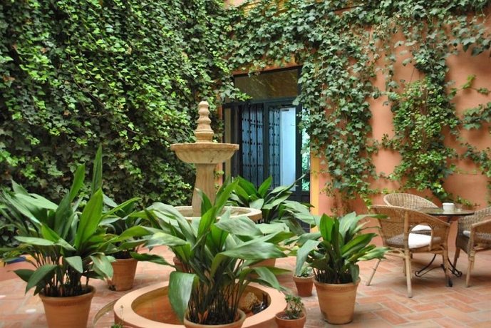 Imagen de los exteriores del Hotel El Rincon De Las Descalzas. Foto 11