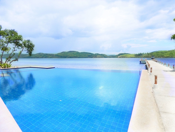 Imagen de la piscina del Hotel El Rio Y Mar Resort. Foto 15