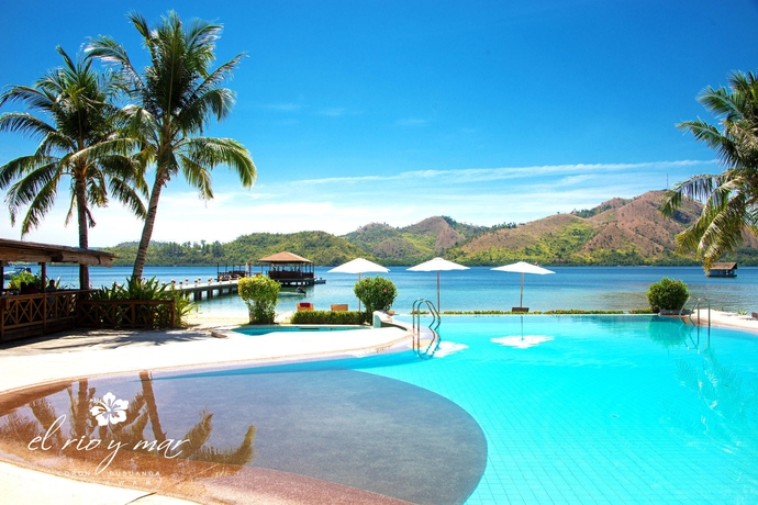 Imagen de la piscina del Hotel El Rio Y Mar Resort. Foto 16