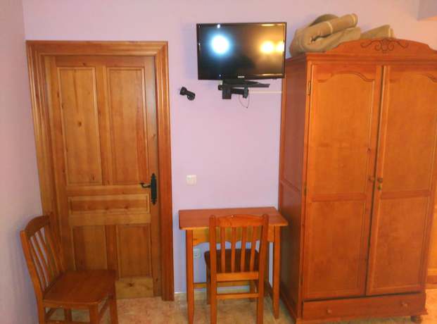 Imagen de la habitación del Hotel El Roble. Foto 13