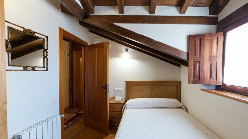 Imagen de la habitación del Hotel El Roblón De Cabuerniga. Foto 4