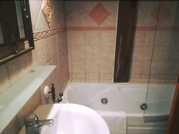 Imagen de la habitación del Hotel El Roblón De Cabuerniga. Foto 7