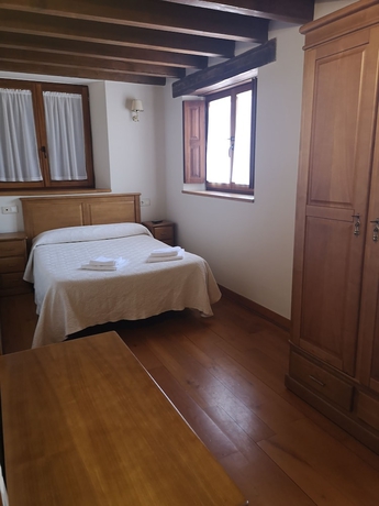 Imagen de la habitación del Hotel El Roblón De Cabuerniga. Foto 10